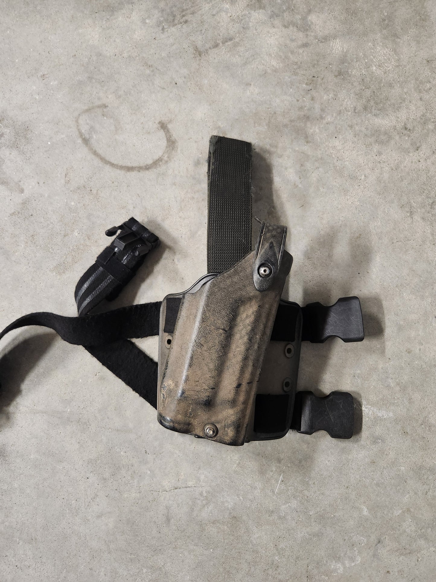 Safariland Beretta w/ M series light Holster